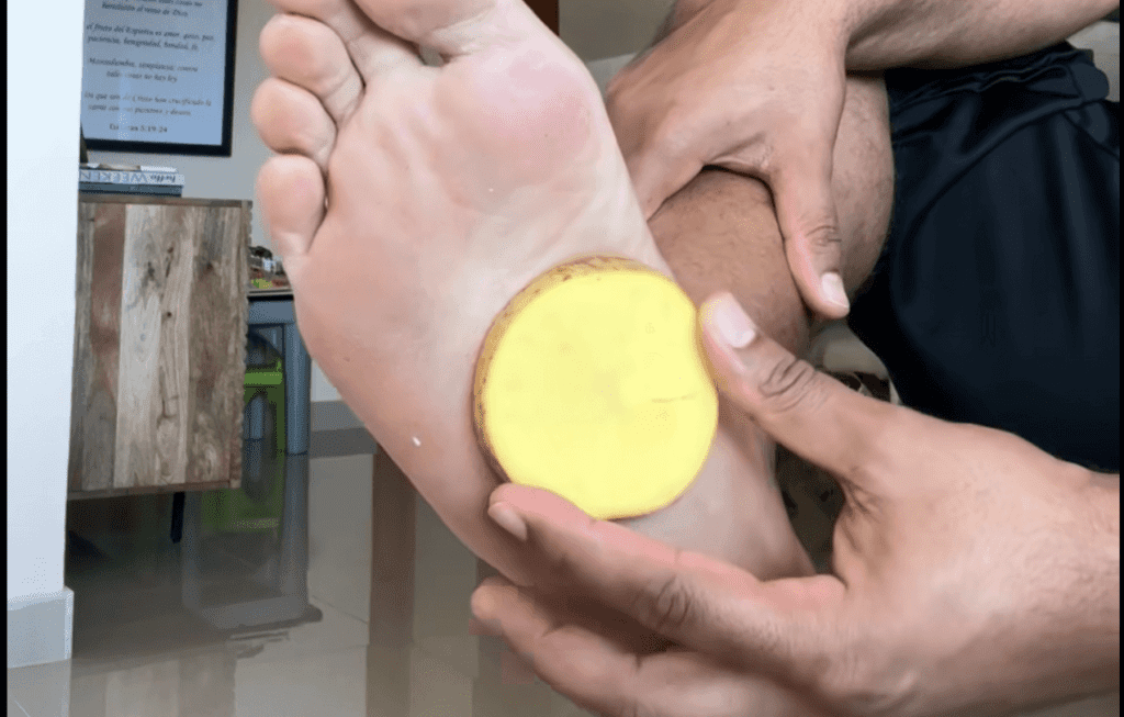 coloca una patata en la planta de los pies y me amaras.